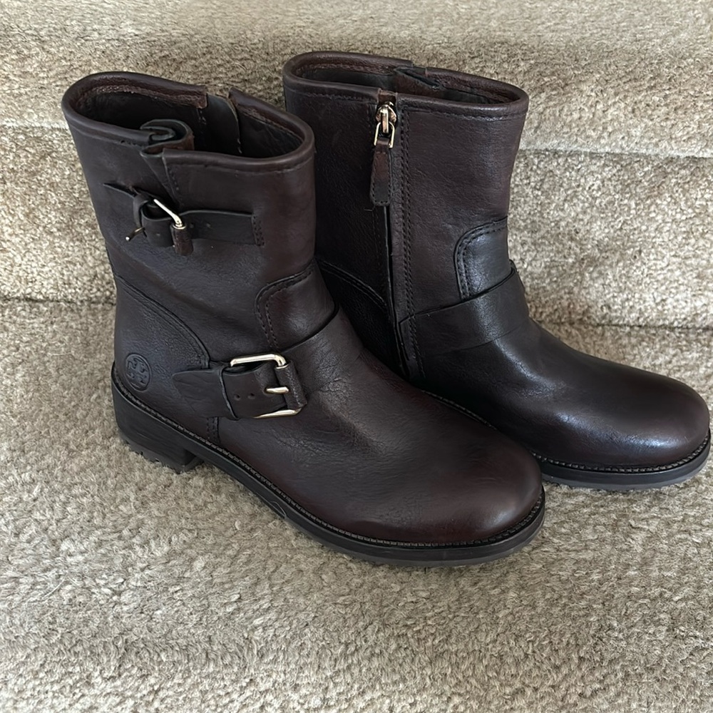 Tory Burch. 6. NWOT. Fabulous boots!
